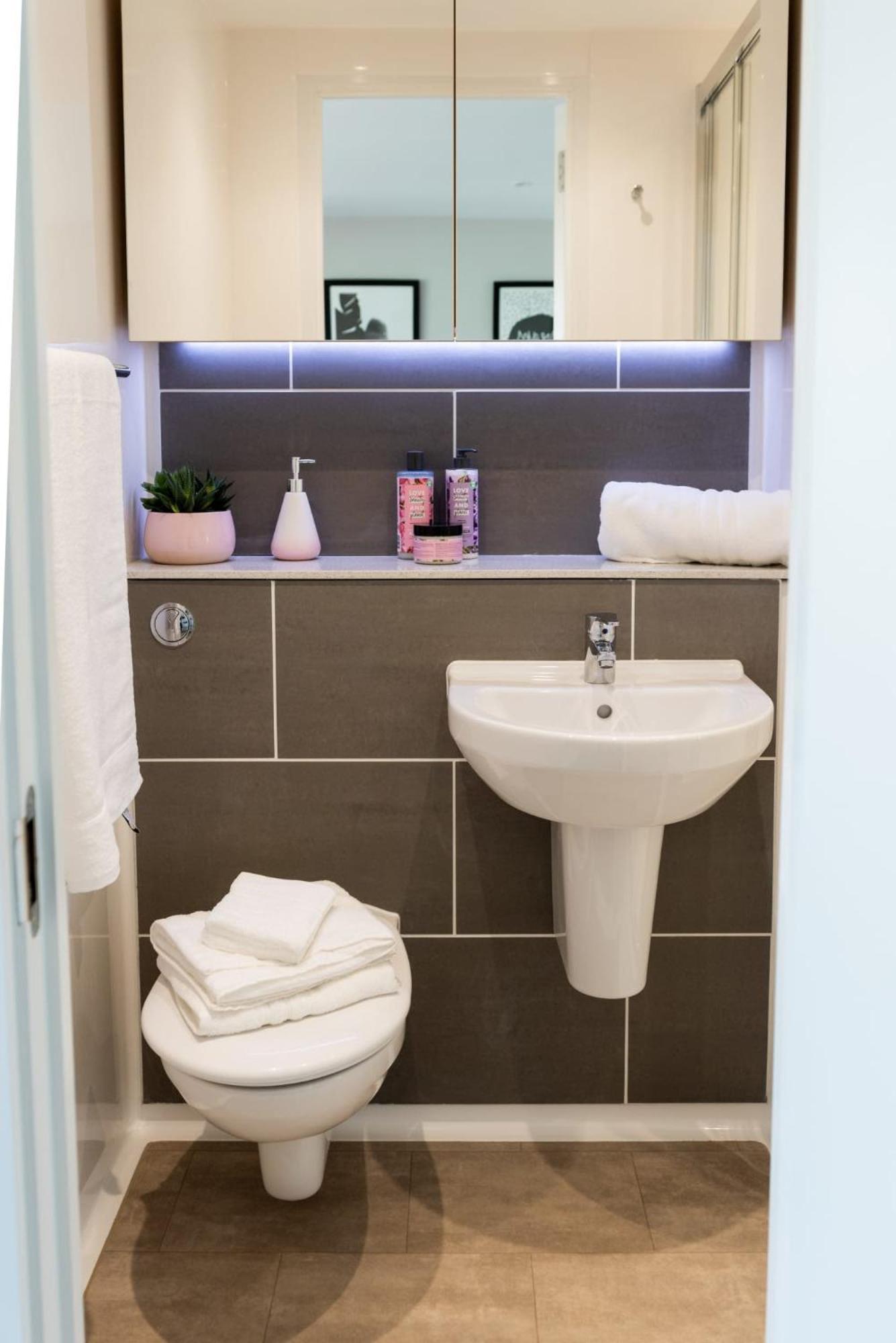 Chic Apartments And Studios At The Point In Aberdeen Exteriör bild